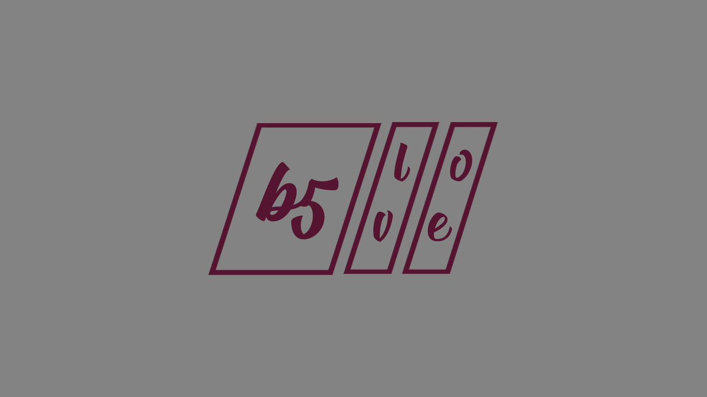 Autosticker „b5 love“ (Collection B5_Builds) – markanter Tuning-Aufkleber in 10 × 5 cm oder 20 × 10,5 cm. Hochwertige Oracal/Orafol-Folie, frisch produziert & liebevoll verpackt. Perfekt für Auto-Enthusiasten, als Geschenk oder persönliches Statement. Einfache Anwendung per Anleitung (QR-Code auf Rechnung + YouTube-Video). Versand in 2–4 Werktagen (ohne Streetwear-Bestellung). Farbe : Bordeaux