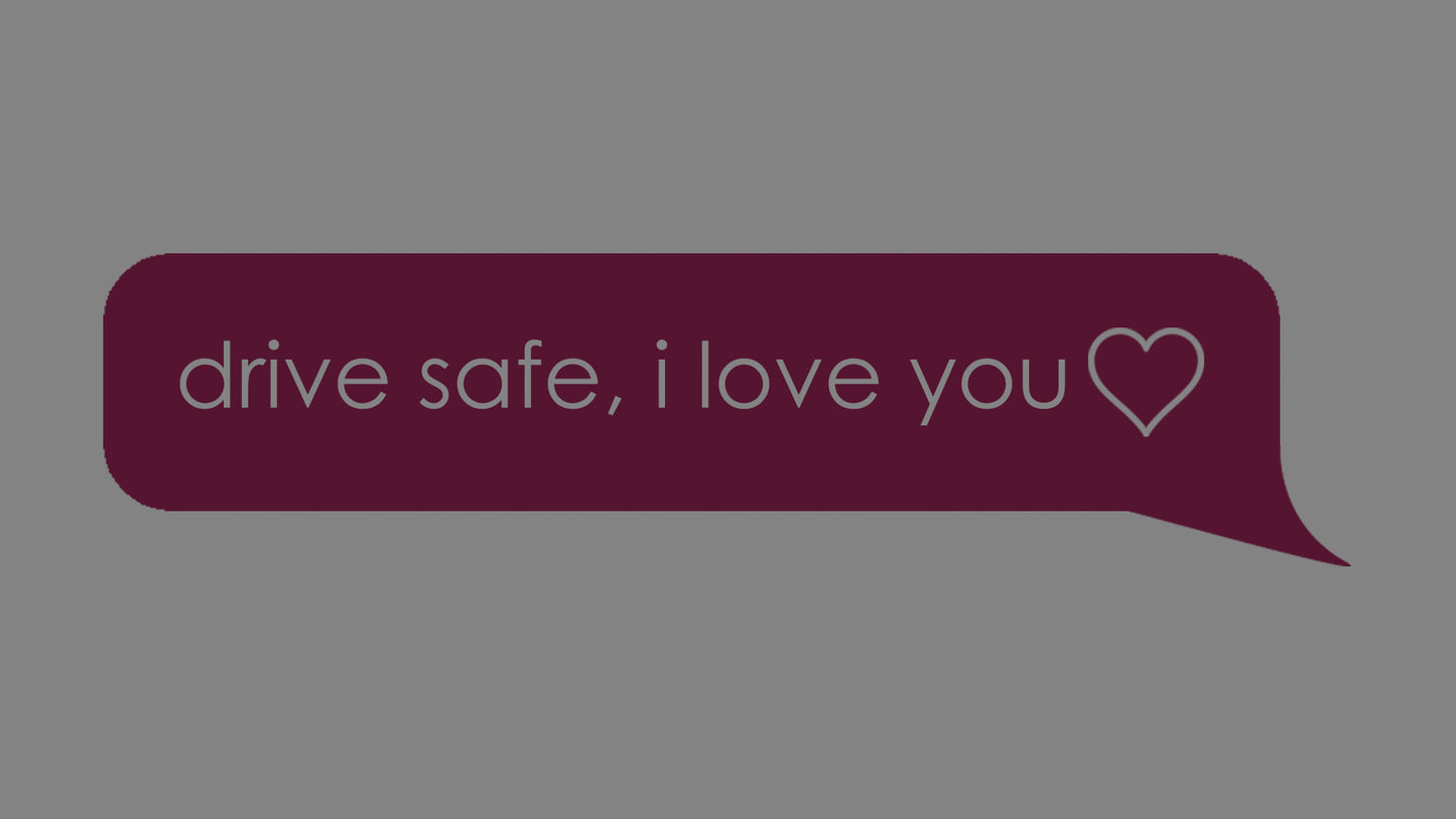 Autosticker „drive safe, I love you“ (Collection B5_Builds) – stilvoller Tuning-Aufkleber in 10 × 2,5 cm oder 15 × 3,8 cm. Hochwertige Oracal/Orafol-Folie, frisch produziert & liebevoll verpackt. Perfekt für Auto-Enthusiasten, als Geschenk oder persönliches Statement. Einfache Anwendung per Anleitung (QR-Code auf Rechnung + YouTube-Video). Versand in 2–4 Werktagen (ohne Streetwear-Bestellung). Farbe : Bordeaux