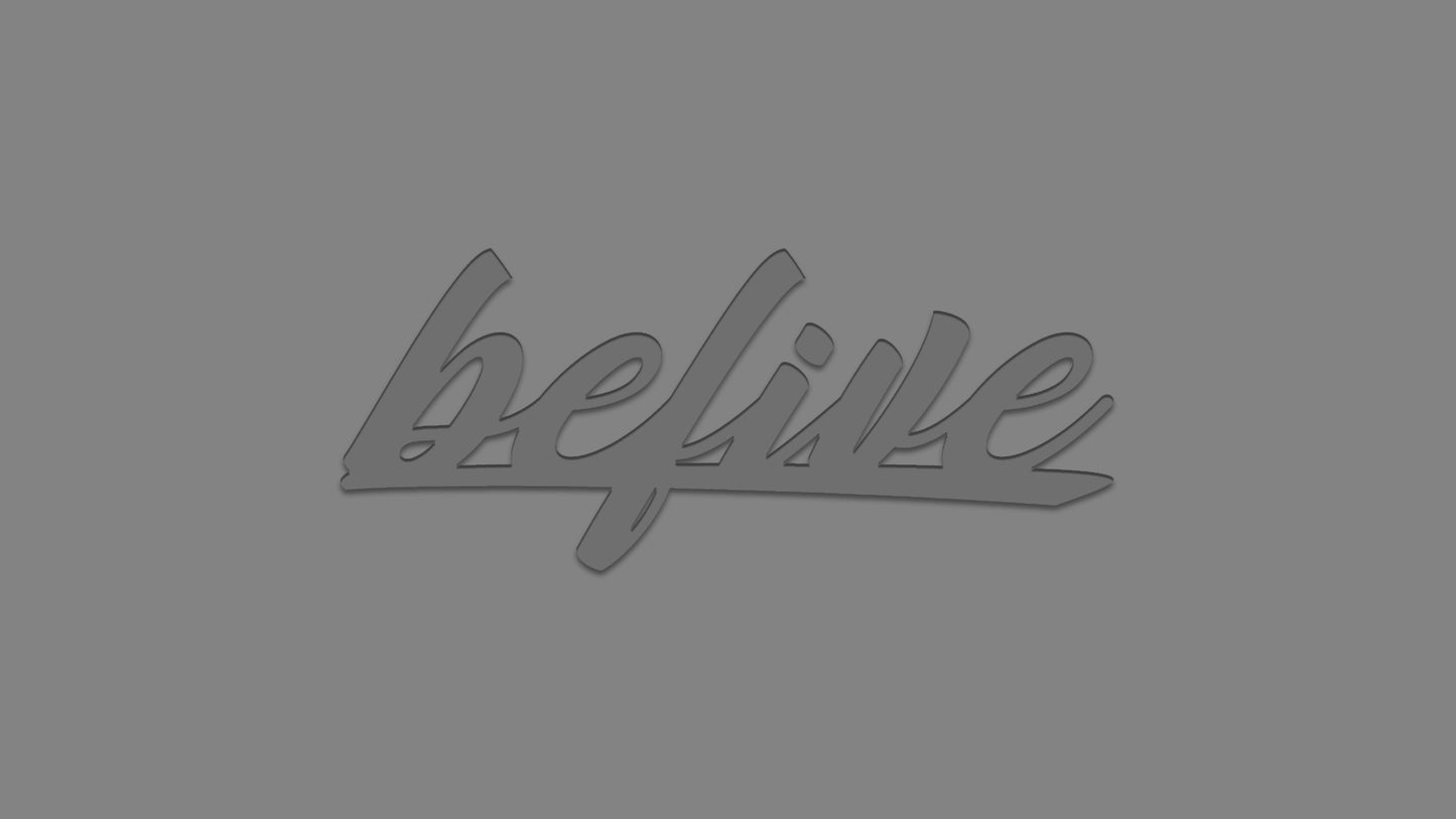 Autosticker „befive“ (Collection B5_Builds) – stylischer Tuning-Aufkleber in 10 × 4,1 cm, 15 × 6,2 cm oder 20 × 8,3 cm. Hochwertige Oracal/Orafol-Folie, frisch produziert & liebevoll verpackt. Perfekt für Auto-Fans, als Geschenk oder individuelles Statement. Einfache Anwendung per Anleitung (QR-Code auf Rechnung + YouTube-Video). Versand in 2–4 Werktagen (ohne Streetwear-Bestellung). Farbe : Grau