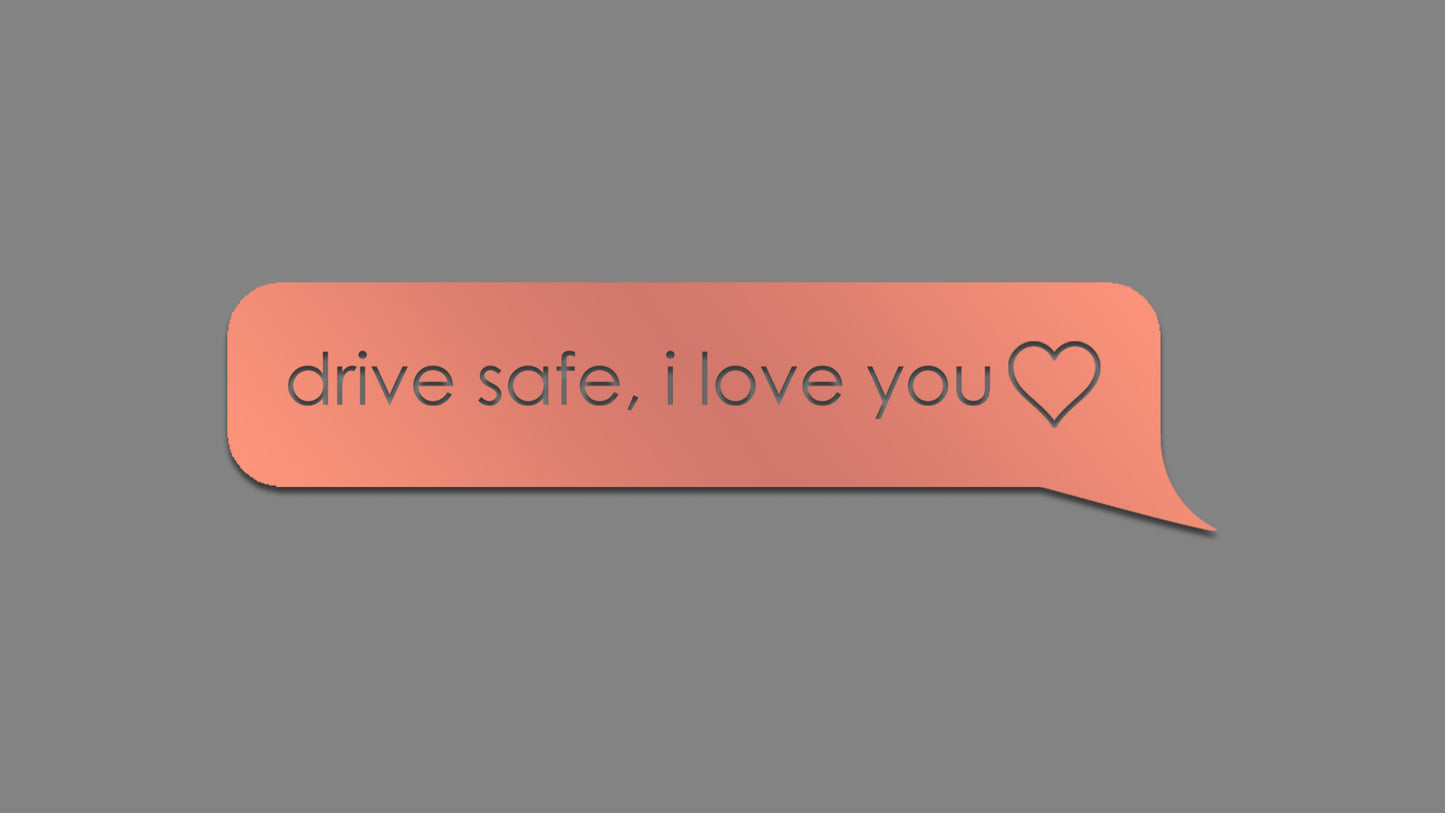 Autosticker „drive safe, I love you“ (Collection B5_Builds) – stilvoller Tuning-Aufkleber in 10 × 2,5 cm oder 15 × 3,8 cm. Hochwertige Oracal/Orafol-Folie, frisch produziert & liebevoll verpackt. Perfekt für Auto-Enthusiasten, als Geschenk oder persönliches Statement. Einfache Anwendung per Anleitung (QR-Code auf Rechnung + YouTube-Video). Versand in 2–4 Werktagen (ohne Streetwear-Bestellung). Farbe : Rosegold.